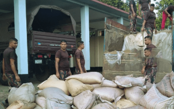 Indian Sugar Seized in Sylhet at truck full with sand বালুভর্তি ট্রাকের ভিতর থেকে জব্দ অর্ধকোটি টাকার ভারতীয় চিনি